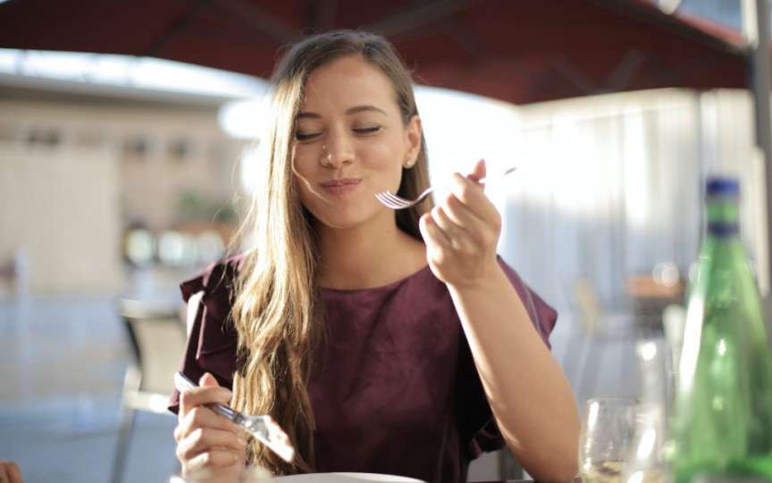 De ce este important să mesteci corect alimentele