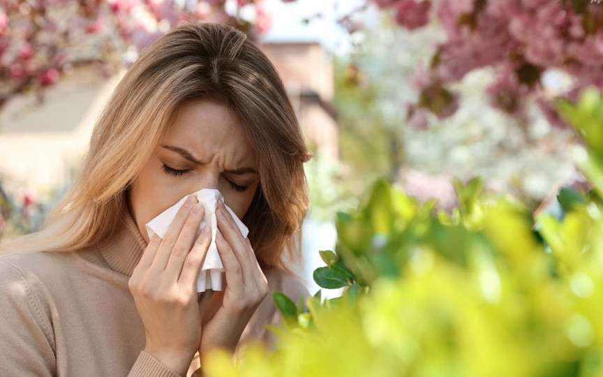 Ce alimente ajută în rinita alergică: remedii naturale pentru alergiile de primăvară