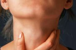 Endocrinolog: Cine observă un nodul în zona gâtului, să meargă neapărat la control!