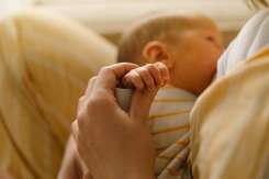 6 tipsuri de alăptare pe care fiecare proaspătă mămică ar trebui să le știe