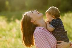 4 lucruri pe care mamele fericite le fac zilnic