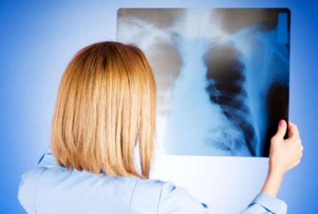 Pneumonia, netratată, poate duce la deces: simptome, cauze și factori de risc