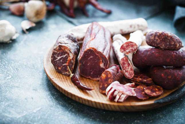 Studiu: Riscul de cancer de colon, crescut prin consumul de alimente ultraprocesate