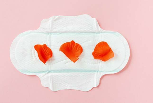 Menstruația urât mirositoare – ce probleme poate ascunde