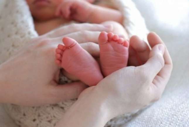 O mamă cu o formă rară de cancer a născut un copil perfect sănătos