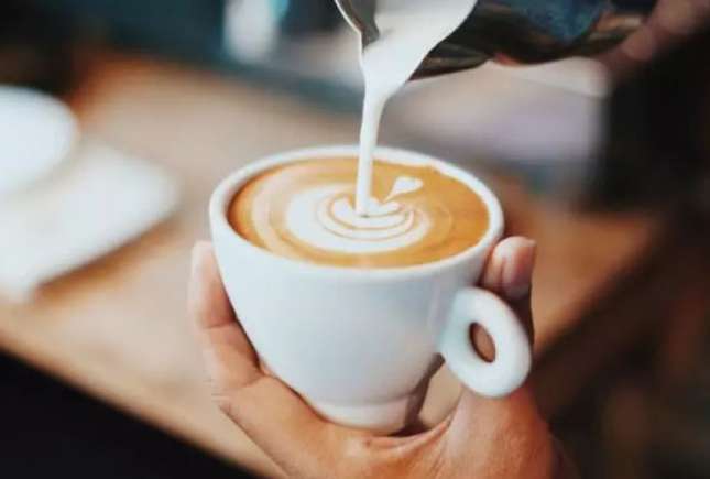 CAFEAUA pe nemâncate este INTERZISĂ dacă vreai să trăiești sănătos, spune un doctor în științe medicale