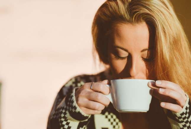 Cu cât timp înainte de culcare ar trebui să bei ultima cafea?