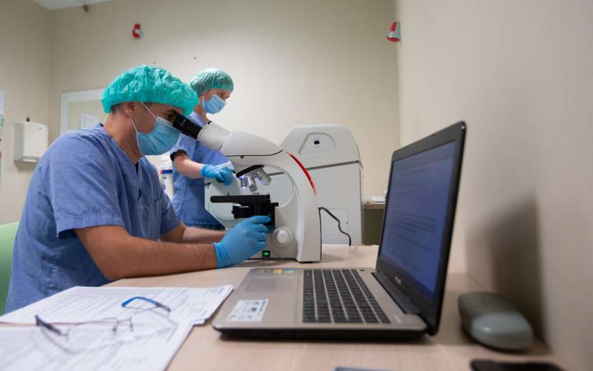 Biopsia intraoperatorie – factor de decizie în timpul intervențiilor oncologice