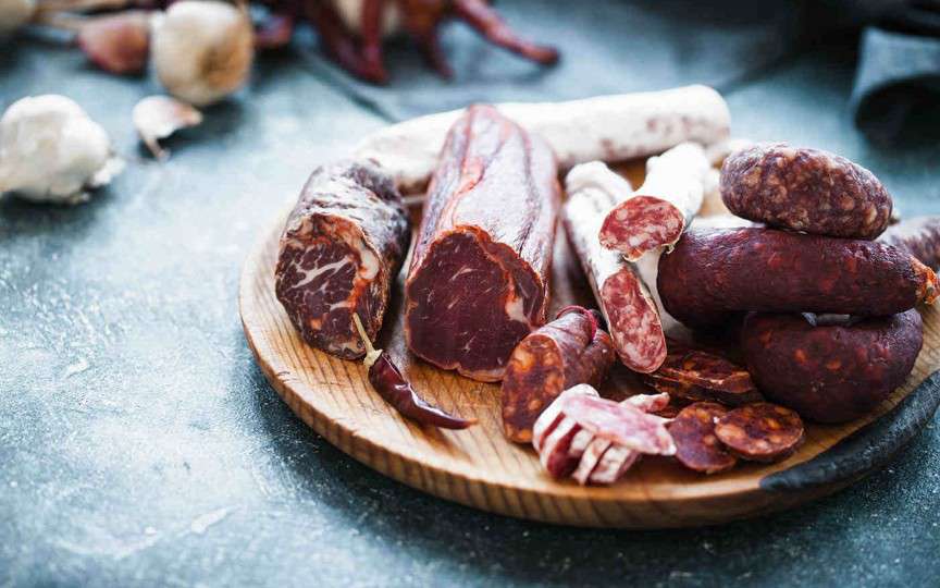 Studiu: Riscul de cancer de colon, crescut prin consumul de alimente ultraprocesate