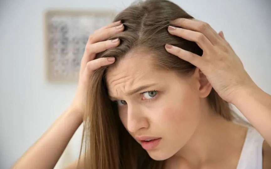 Din ce cauză ne cade părul. Iată explicațiile oferite de specialiști