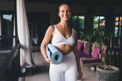 4 minute pe zi pentru un abdomen plat și ferm: exercițiul simplu care îți transformă corpul