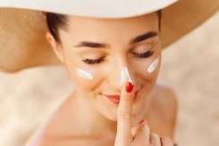 Nu toate produsele cosmetice sunt prietenoase cu soarele: 8 ingrediente care pot dăuna pielii vara