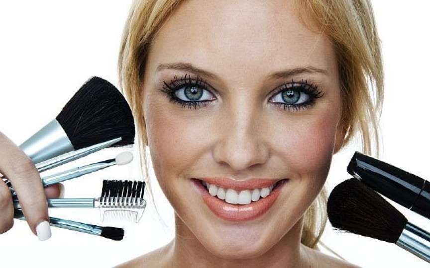7 greșeli de machiaj care te fac să pari mai în vârstă
