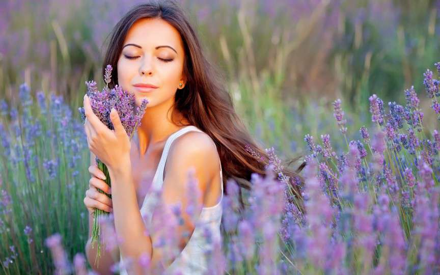 Produsele ideale pentru îngrijirea tenului în perioada caldă a anului