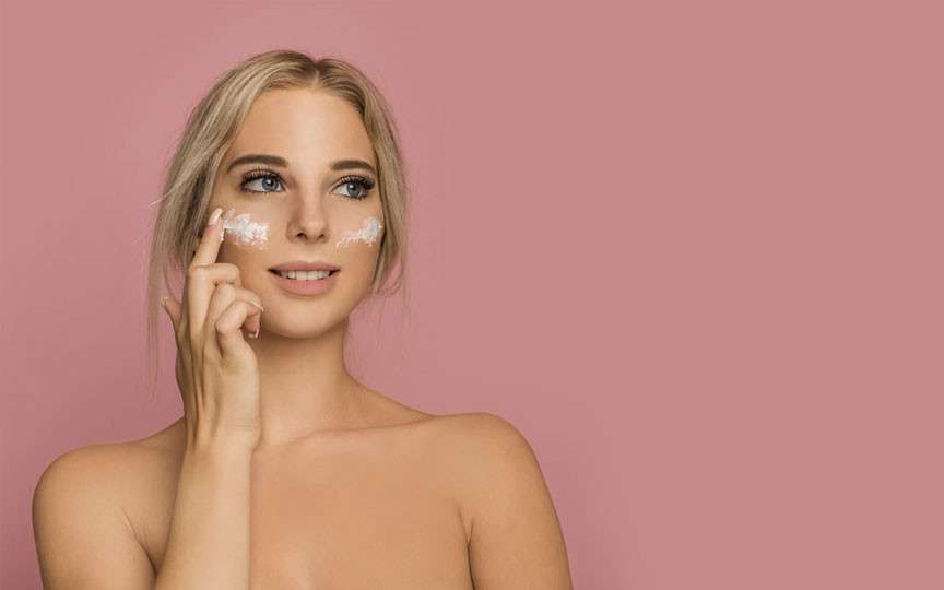 Niacinamida și retinolul vara: recomandări esențiale de la medicii dermatologi