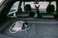 Ce să NU ții niciodată în mașină vara: Obiecte care pot exploda, lua foc sau deveni periculoase