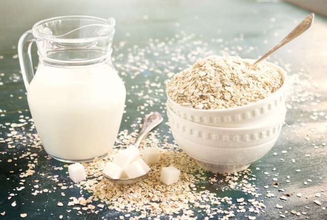 De ce laptele de ovăz nu este cea mai sănătoasă alegere: Adevărul despre carbohidrați, zaharuri și aditivi