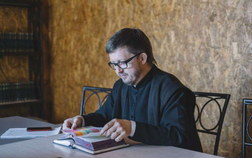 Părintele Maxim Melinti, despre înmormântarea pruncilor nebotezați și așezarea crucilor la mormintele lor