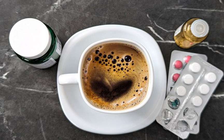 Pericolul ascuns: De ce nu trebuie să combini paracetamolul cu cafeaua