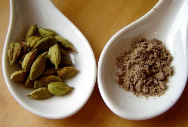 Top 7 beneficii extraordinare ale cardamomului
