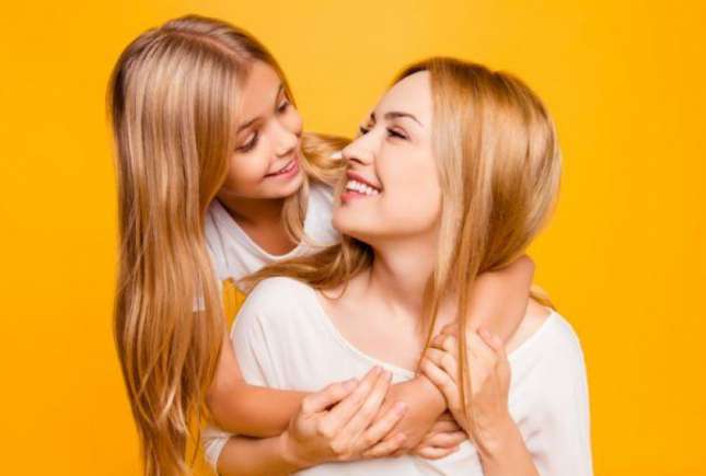 10 activități prin care o mamă și o fiică adolescentă se pot conecta una cu cealaltă