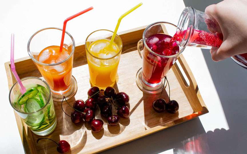 4 băuturi detox delicioase care te ajută să slăbești natural și sănătos