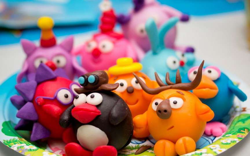7 beneficii pe care le aduce copilului jocul cu plastilina