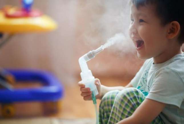 Tratează răceala copilului tău folosind aparatul cu aerosol
