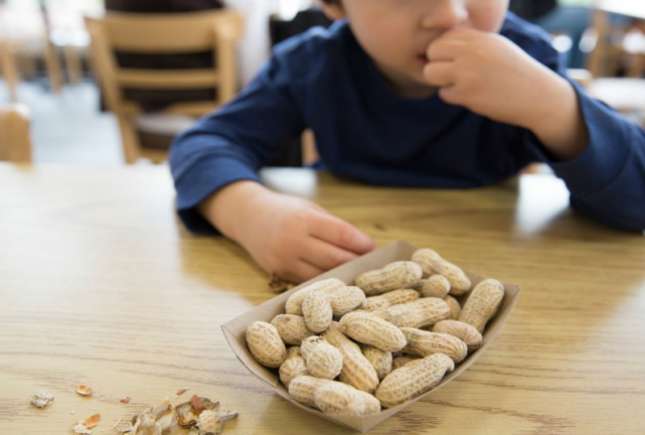Alergia alimentară. Află cum o poți preveni chiar de la naștere