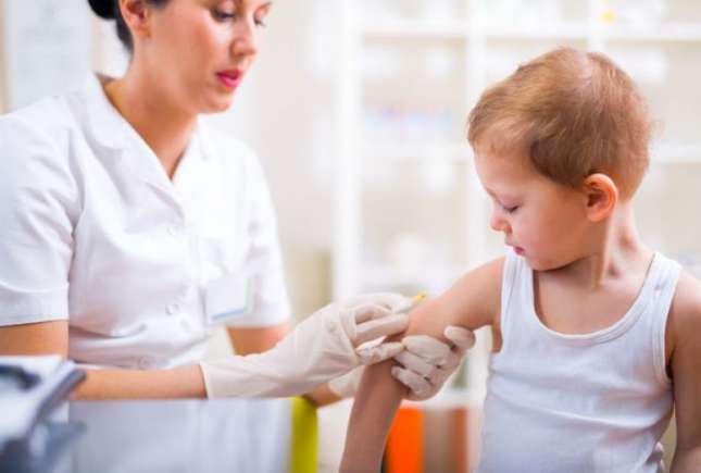 O mamă din Moldova bate alarma: Ne vaccinați copiii ca pe animale!!?