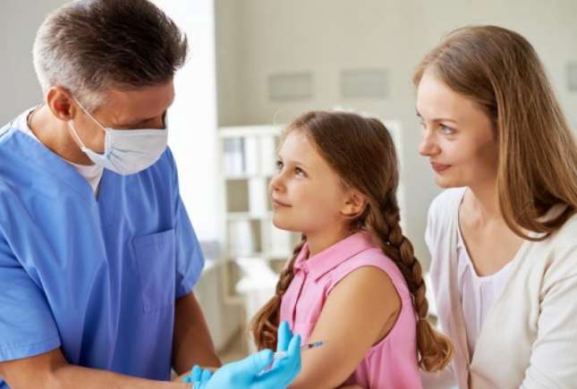 De ce copilul nevaccinat prezintă un pericol chiar și pentru cei vaccinați