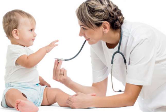 3 medici pediatri, care sunt și mămici, dezvăluie ce fac când copilul lor este răcit
