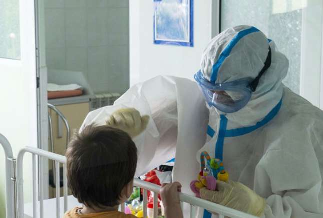 Mai mulți părinți povestesc despre starea copiilor care s-au vindecat de COVID-19, dar continuă să aibă simptomele bolii