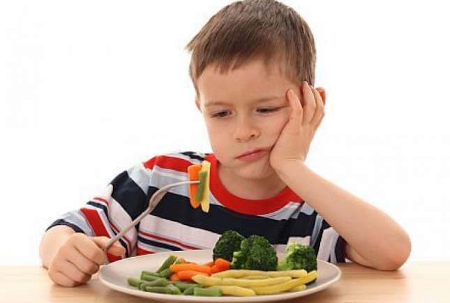 Cum îți dai seama că cel mic nu este doar mofturos, ci are o tulburare alimentară