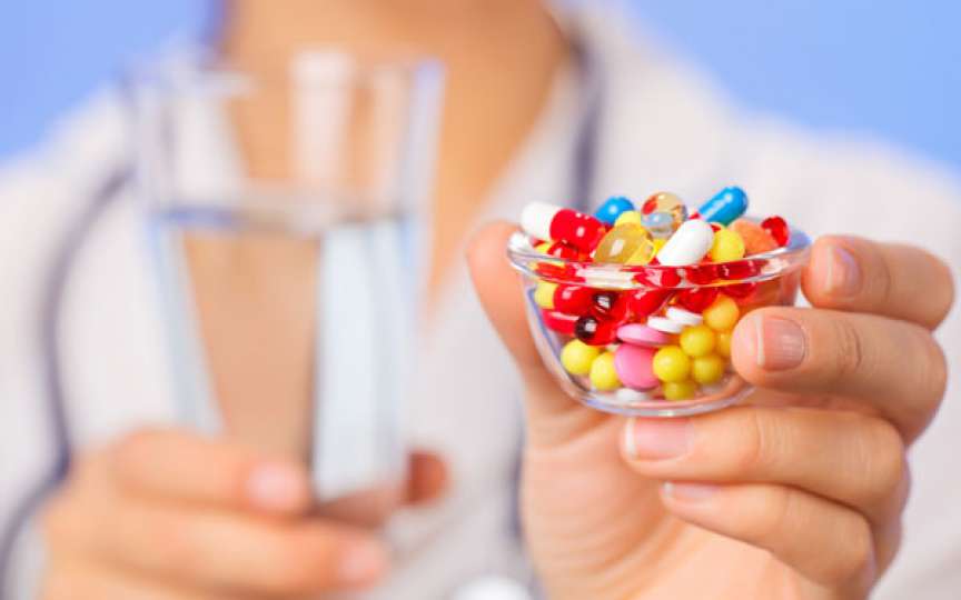 Administrează corect antibioticele! Află cu ce nu trebuie să le combini!