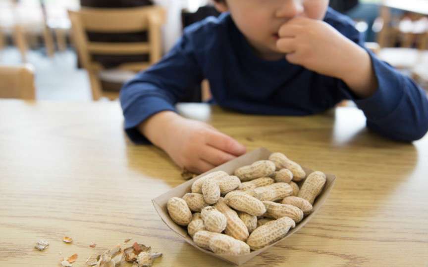 Alergia alimentară. Află cum o poți preveni chiar de la naștere