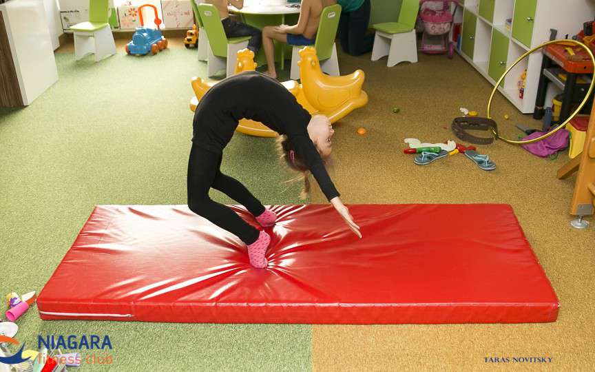 De ce este recomandat copiilor să practice yoga de mici?