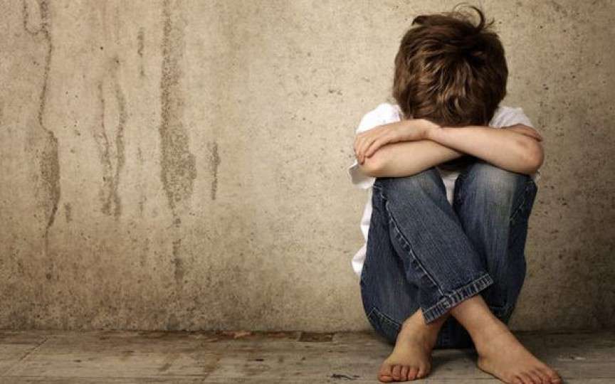 Copil de 9 ani abuzat de tată. Psihologul ne învață cum putem depista abuzul