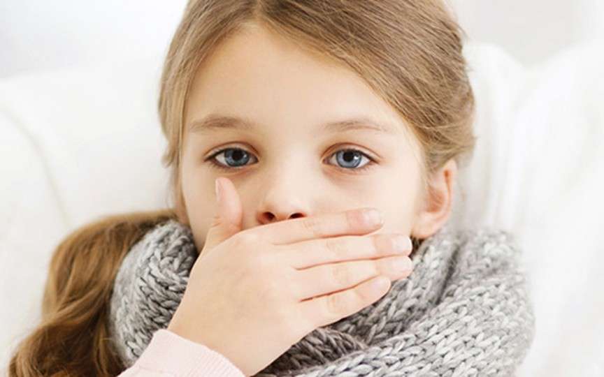 Medic pediatru: De ce să NU dăm sirop de tuse copilului și când trebuie să-l ducem la doctor