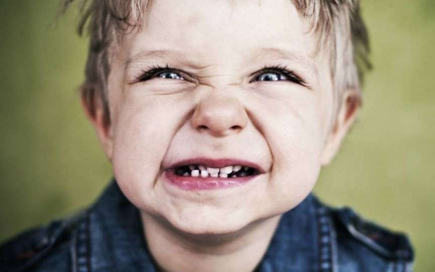 Scrâșnitul din dinți la copii – explicațiile neurologului pediatru