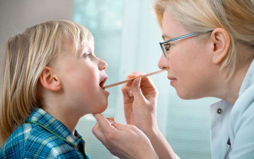 Nu se administrează antibiotic pentru „roșu în gât”. Dacă răcim, este important să cerem sfatul medicului