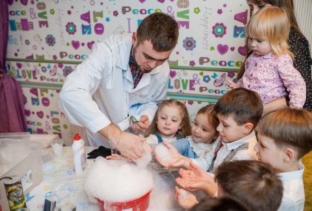 Distracţie cu reacţie de la Laboratorul X!
