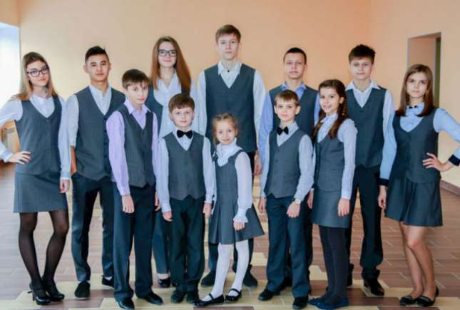 Studiu: Uniforme școlare în Moldova înseamnă cheltuieli suplimentare cu mult peste 2-3 mii de lei pentru fiecare copil