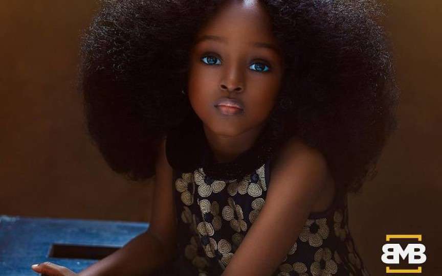 (FOTO) O fetiță de 5 ani din Nigeria a cucerit internetul fiind considerată cea mai frumoasă din lume