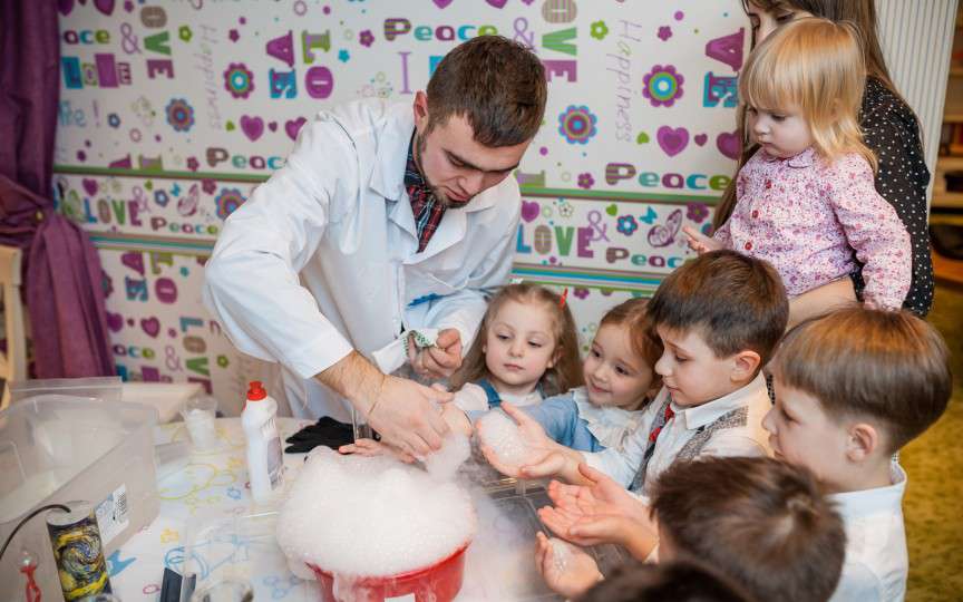 Distracţie cu reacţie de la Laboratorul X!