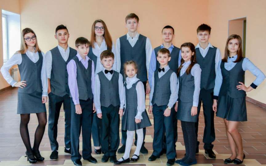Studiu: Uniforme școlare în Moldova înseamnă cheltuieli suplimentare cu mult peste 2-3 mii de lei pentru fiecare copil