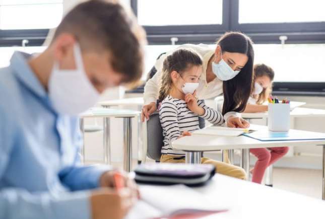 Medic toxicolog: Dezinfectantul poate să determine la copii o intoxicație alcoolică