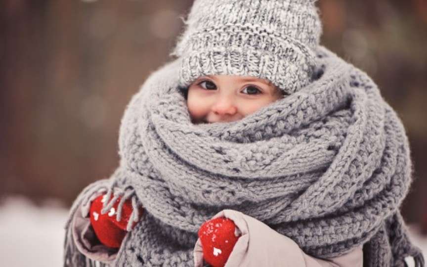 De ce nu este bine să înfofolim copiii
