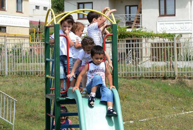 Bisericile de pe teritoriul şcolilor şi grădiniţelor din capitală activează fără autorizaţie de construcţie din partea municipalităţii