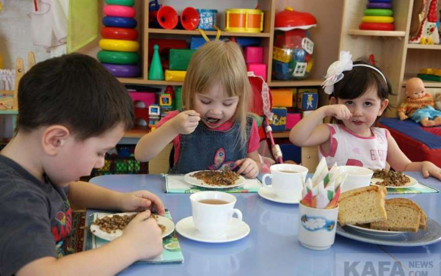 Nutriționiștii au analizat meniurile grădinițelor din Chișinău. Ce greșeli au depistat!
